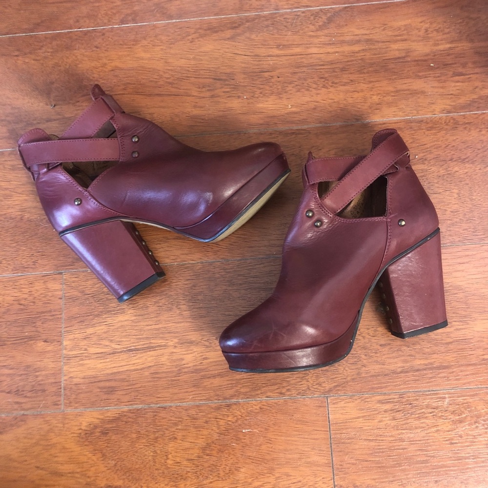 Topshop burgundy wine colored leather ankle boots